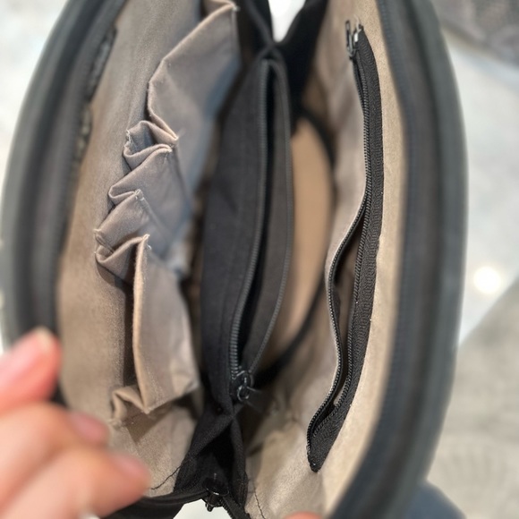 SARAYE Tatami Baskets of Cambodia Woven Grass Purse - Picture 9 of 9